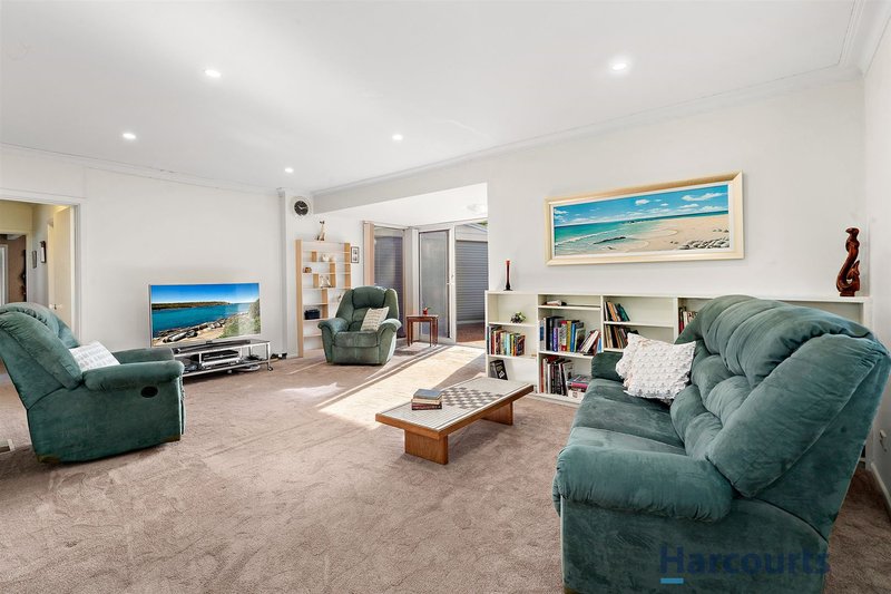 Photo - 5 Sartre Court, Glen Waverley VIC 3150 - Image 2