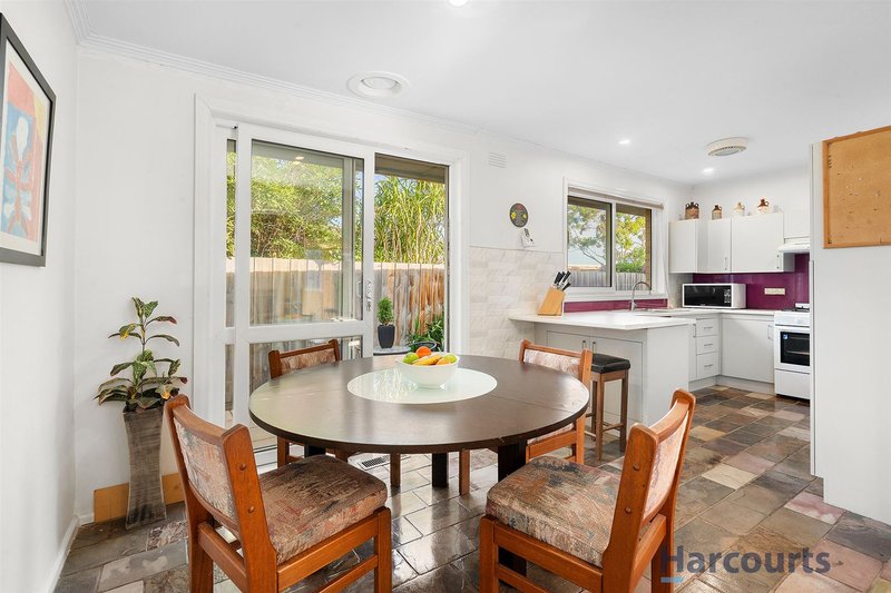 Photo - 5 Sartre Court, Glen Waverley VIC 3150 - Image 3