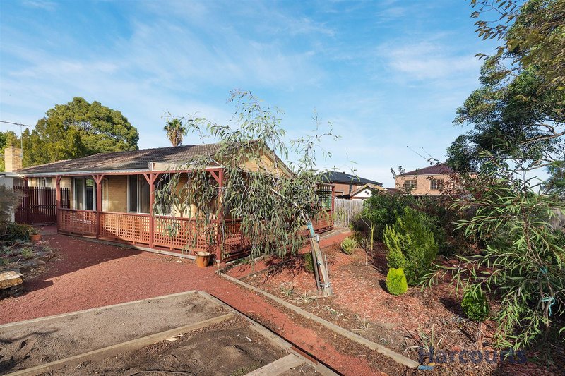 Photo - 5 Sartre Court, Glen Waverley VIC 3150 - Image 5