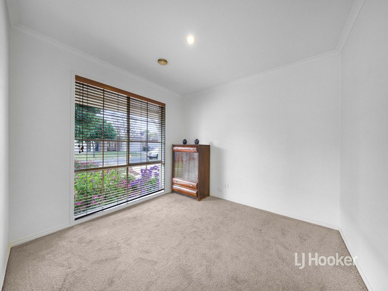 Photo - 5 Sassari Court, Point Cook VIC 3030 - Image 6