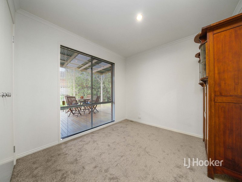 Photo - 5 Sassari Court, Point Cook VIC 3030 - Image 7