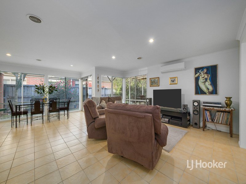 Photo - 5 Sassari Court, Point Cook VIC 3030 - Image 12