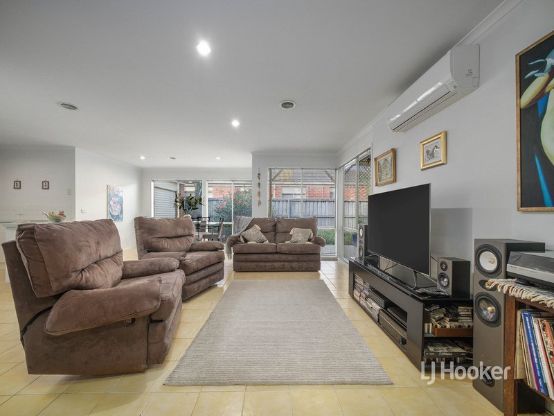 Photo - 5 Sassari Court, Point Cook VIC 3030 - Image 13