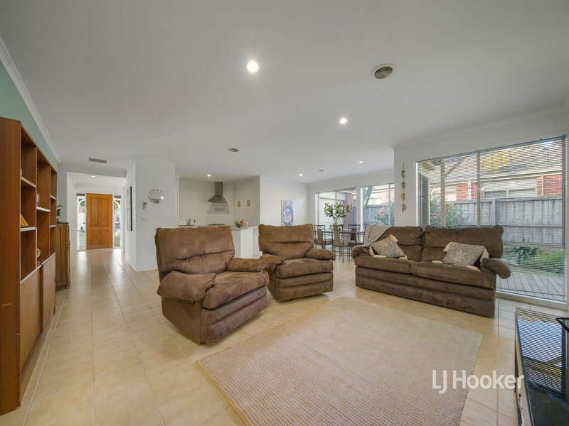 Photo - 5 Sassari Court, Point Cook VIC 3030 - Image 14