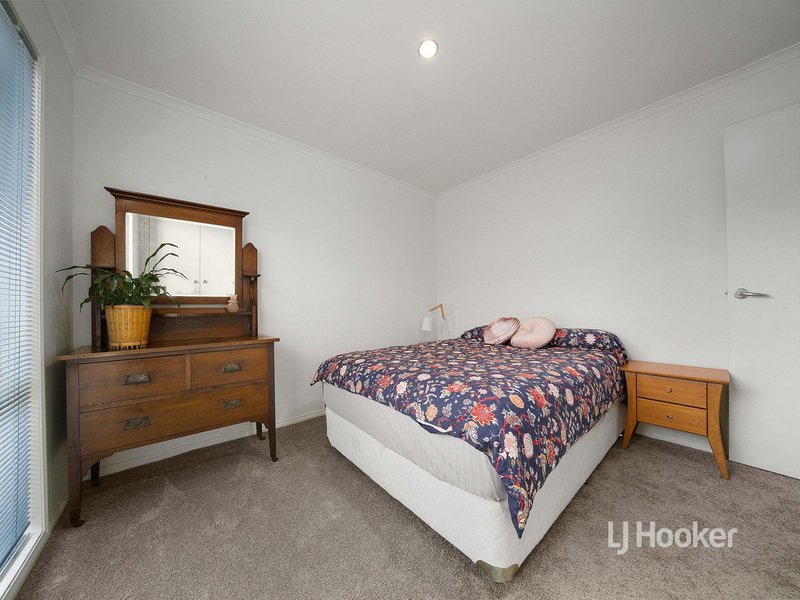 Photo - 5 Sassari Court, Point Cook VIC 3030 - Image 17