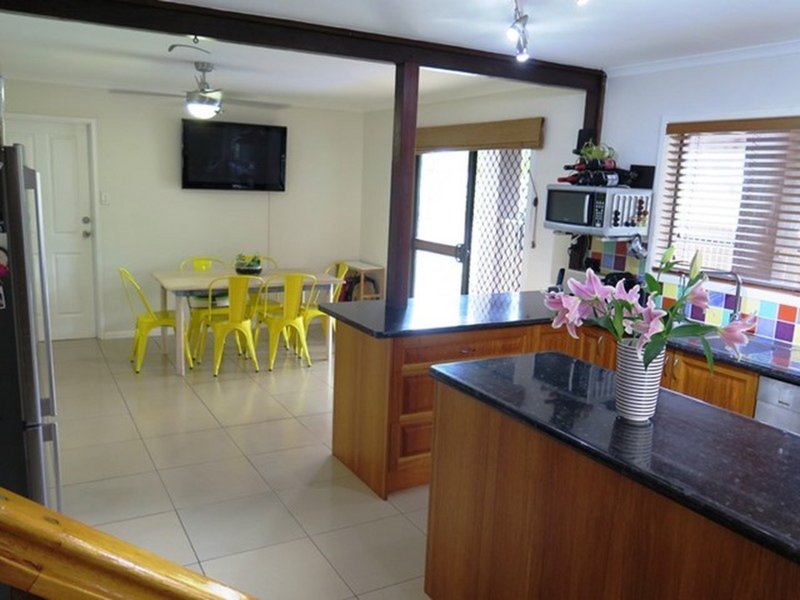 Photo - 5 Sayre Crescent, Boyne Island QLD 4680 - Image 5