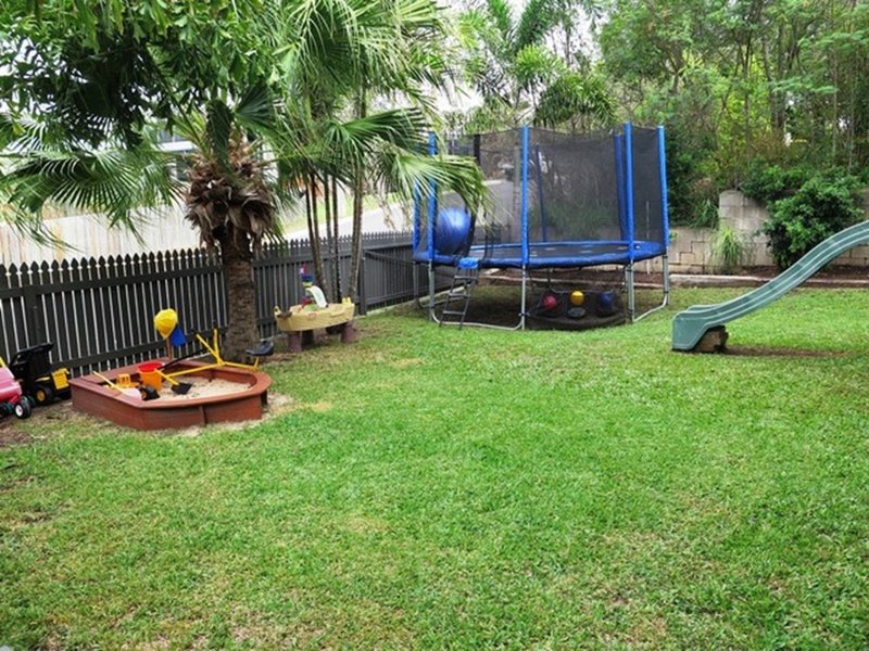 Photo - 5 Sayre Crescent, Boyne Island QLD 4680 - Image 17