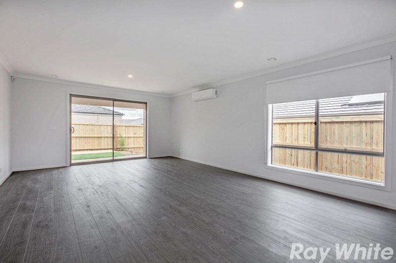 Photo - 5 Scotchmer Crescent, Mernda VIC 3754 - Image 3