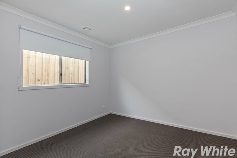 Photo - 5 Scotchmer Crescent, Mernda VIC 3754 - Image 5