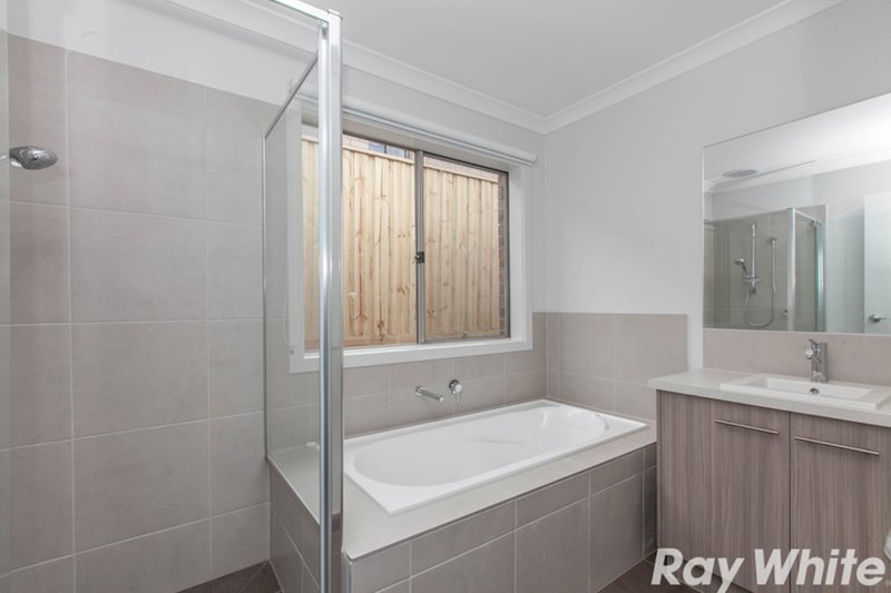 Photo - 5 Scotchmer Crescent, Mernda VIC 3754 - Image 8