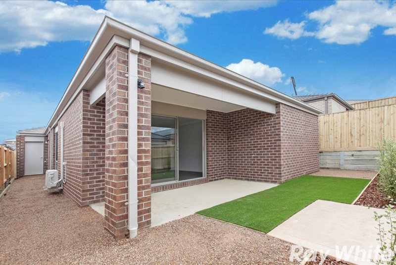 Photo - 5 Scotchmer Crescent, Mernda VIC 3754 - Image 9