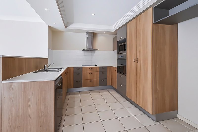 Photo - 5 Scots Place, Robina QLD 4226 - Image 3