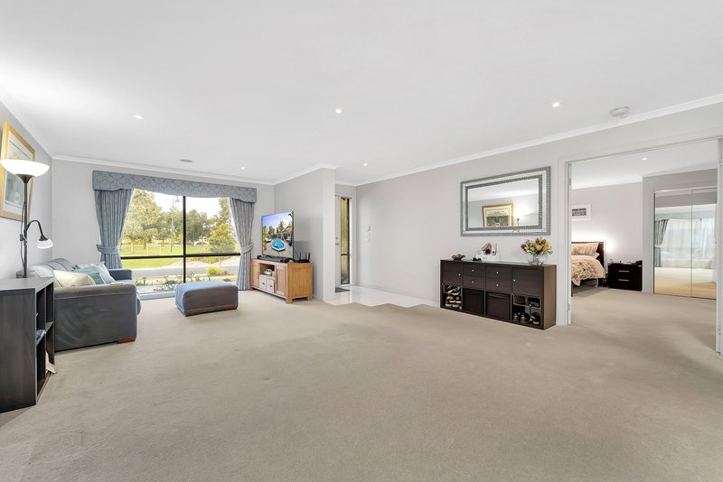 Photo - 5 Seaside Close, Seabrook VIC 3028 - Image 3