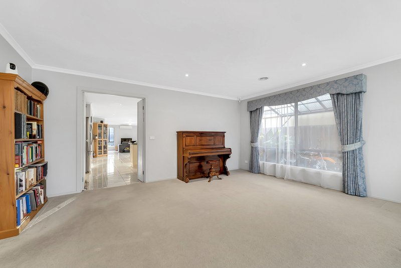 Photo - 5 Seaside Close, Seabrook VIC 3028 - Image 6