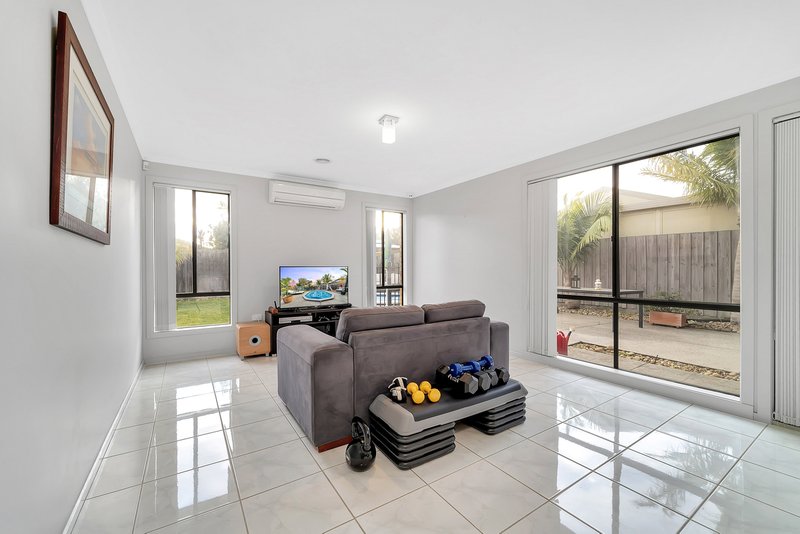 Photo - 5 Seaside Close, Seabrook VIC 3028 - Image 10