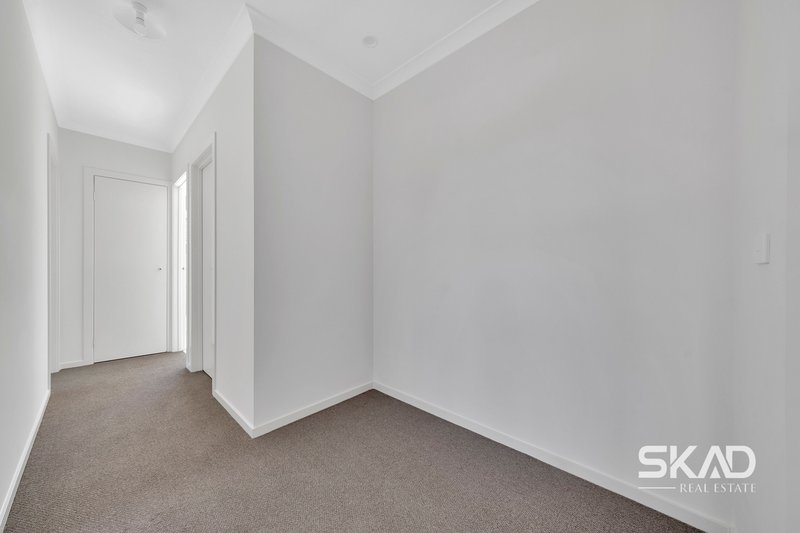 Photo - 5 Sedate Drive, Rockbank VIC 3335 - Image 13