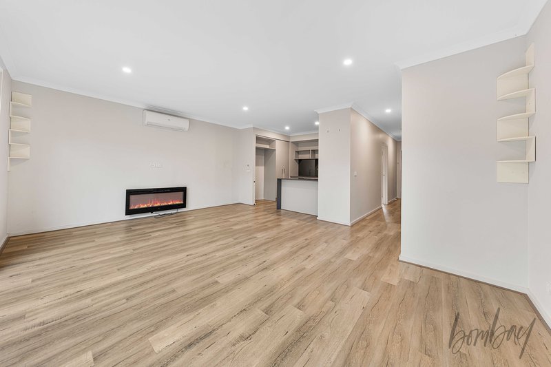 Photo - 5 Selma Walk, Donnybrook VIC 3064 - Image 3