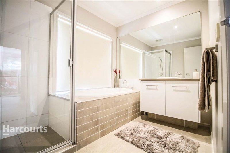 Photo - 5 Selwyn Close, Caroline Springs VIC 3023 - Image 13