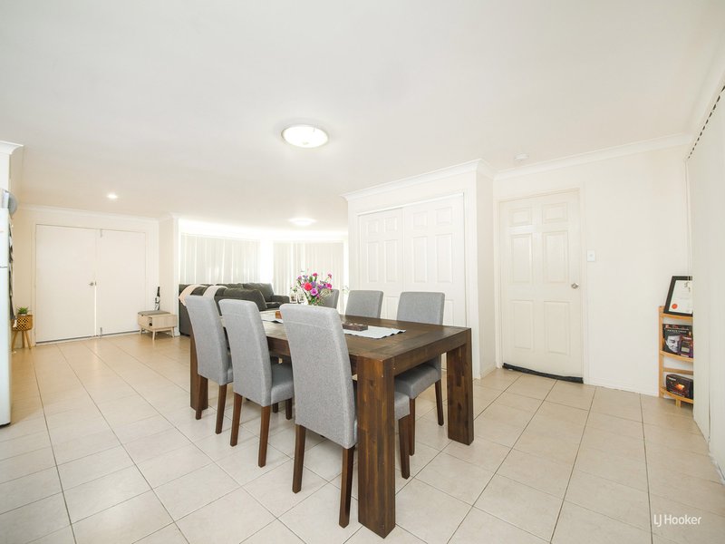 Photo - 5 Seonaid Place, Gracemere QLD 4702 - Image 3