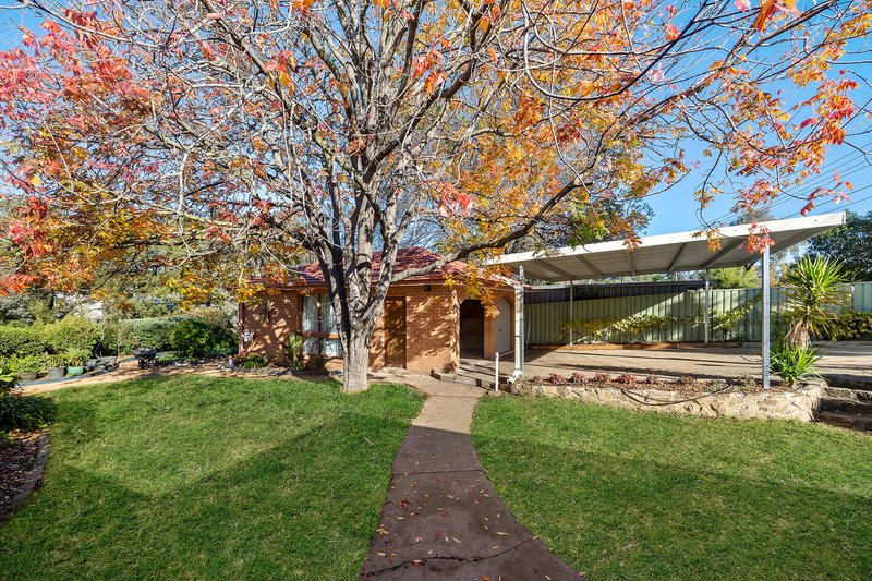 Photo - 5 Sewell Place, Macgregor ACT 2615 - Image 4