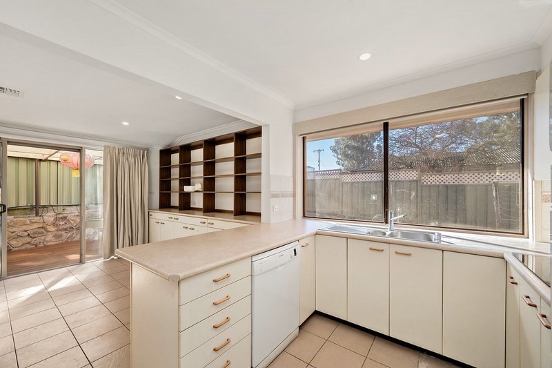 Photo - 5 Sewell Place, Macgregor ACT 2615 - Image 10