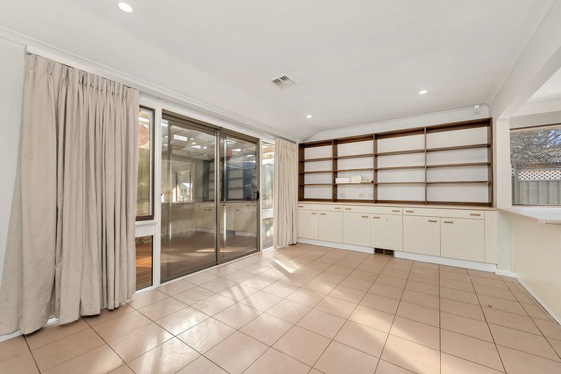 Photo - 5 Sewell Place, Macgregor ACT 2615 - Image 11
