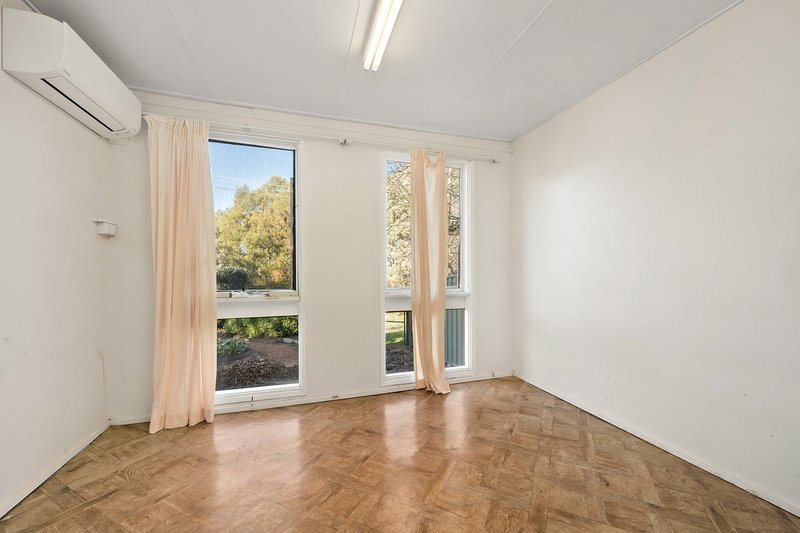 Photo - 5 Sewell Place, Macgregor ACT 2615 - Image 18