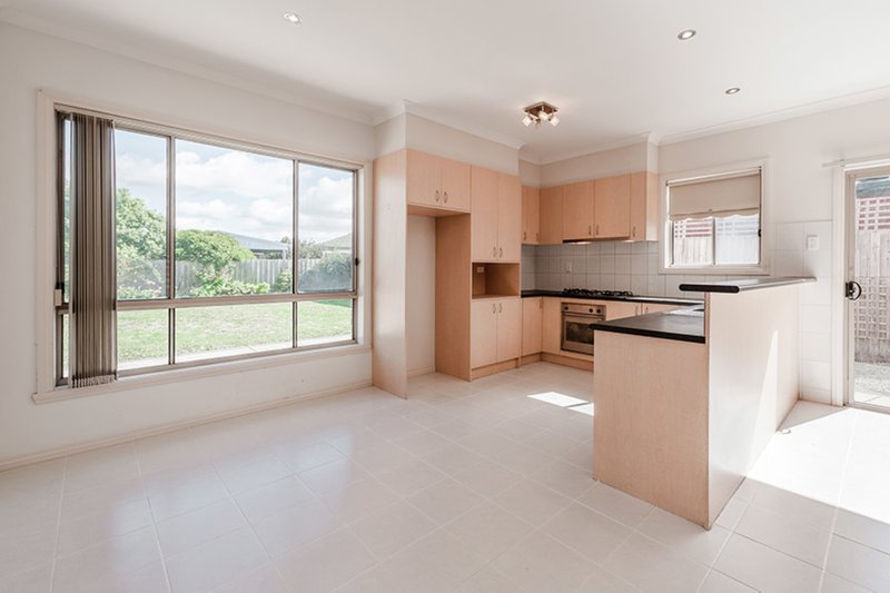 Photo - 5 Shannon Grove, Roxburgh Park VIC 3064 - Image 3