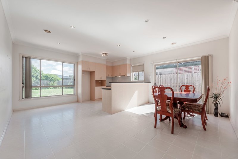 Photo - 5 Shannon Grove, Roxburgh Park VIC 3064 - Image 4