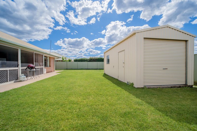 Photo - 5 Sharlyn Crescent, Emerald QLD 4720 - Image 15