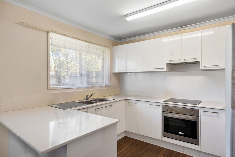 Photo - 5 Sharon Court, Morayfield QLD 4506 - Image 5