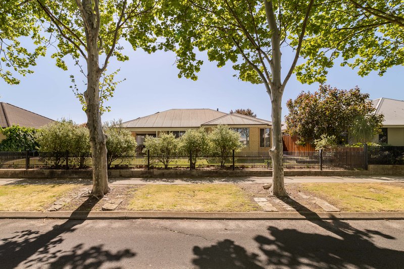 Photo - 5 Sheffield Close, Australind WA 6233 - Image 2
