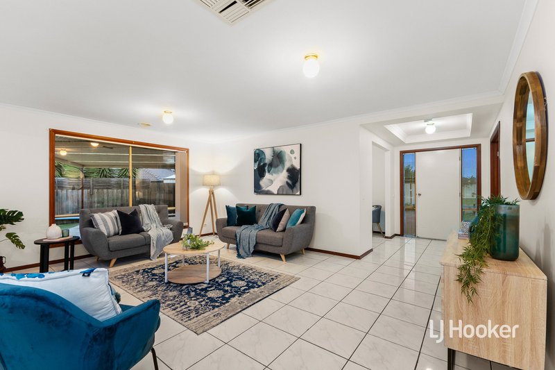 Photo - 5 Shelley Place, Hoppers Crossing VIC 3029 - Image 2