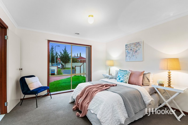 Photo - 5 Shelley Place, Hoppers Crossing VIC 3029 - Image 11