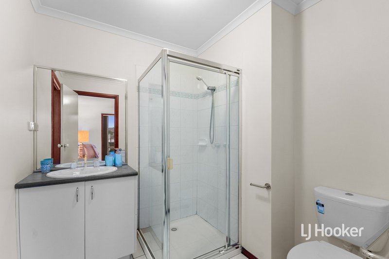 Photo - 5 Shelley Place, Hoppers Crossing VIC 3029 - Image 12