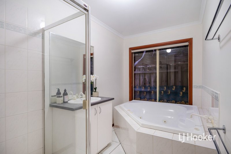 Photo - 5 Shelley Place, Hoppers Crossing VIC 3029 - Image 16