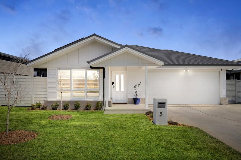 Photo - 5 Sherrard Crescent, Macnamara ACT 2615 - Image 1