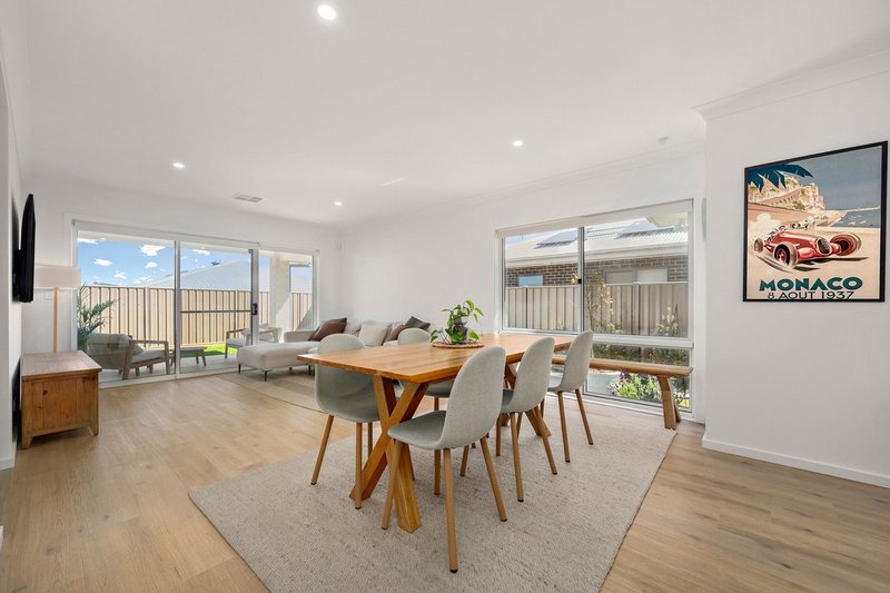 Photo - 5 Sherrard Crescent, Macnamara ACT 2615 - Image 2