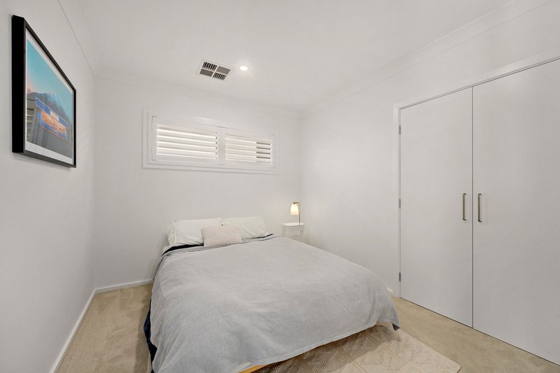 Photo - 5 Sherrard Crescent, Macnamara ACT 2615 - Image 8