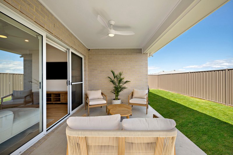 Photo - 5 Sherrard Crescent, Macnamara ACT 2615 - Image 12
