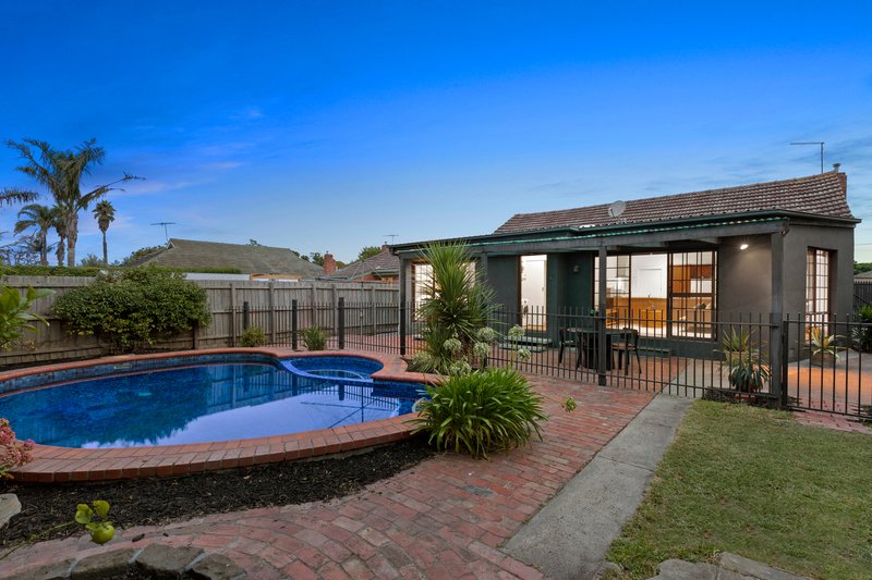 Photo - 5 Shipston Road, Cheltenham VIC 3192 - Image 12