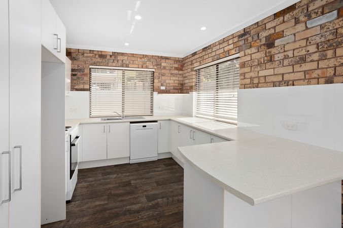 Photo - 5 Shirley Close, Narraweena NSW 2099 - Image 2