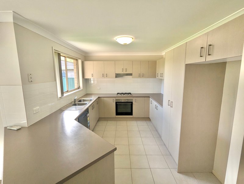 Photo - 5 Shortland Drive, Rutherford NSW 2320 - Image 3