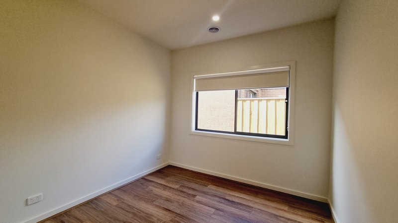 Photo - 5 Showertree Street, Truganina VIC 3029 - Image 4