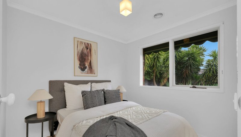 Photo - 5 Sieben Close, Mill Park VIC 3082 - Image 6