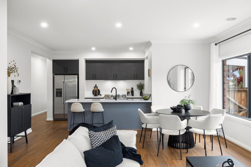 Photo - 5 Silver Smith Drive, Kyneton VIC 3444 - Image 2