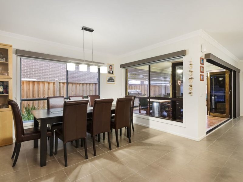 Photo - 5 Silverbay Avenue, Point Cook VIC 3030 - Image 6