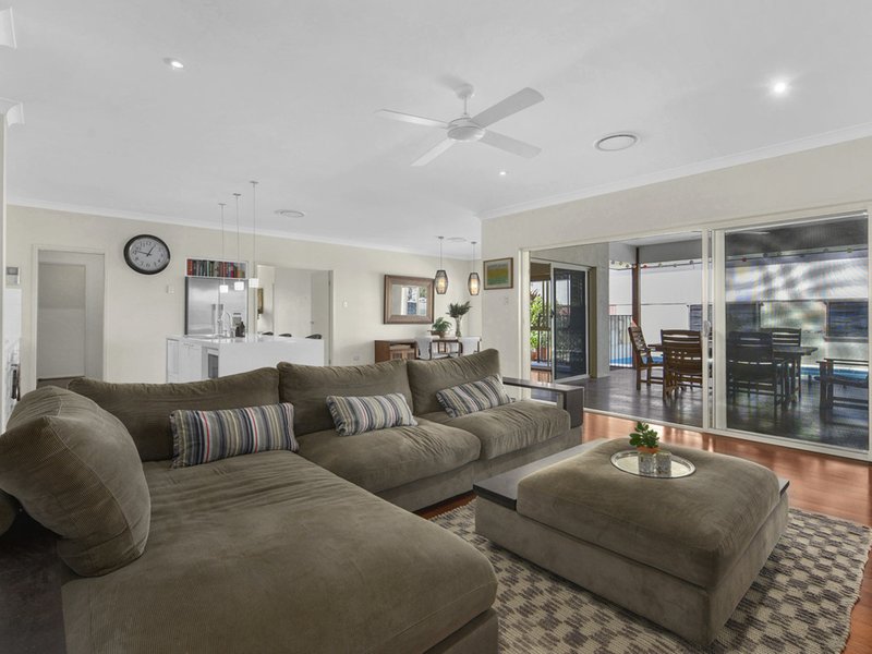 Photo - 5 Silverbirch Place, Bridgeman Downs QLD 4035 - Image 10