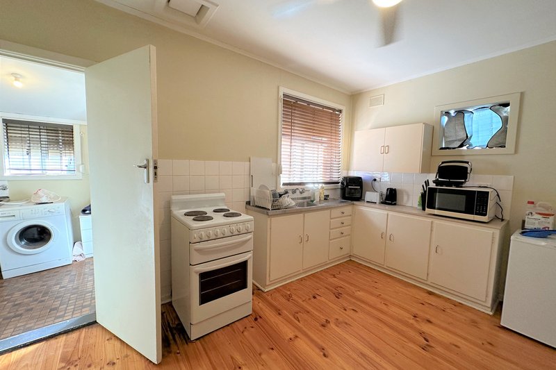 Photo - 5 Simmons Street, Whyalla Norrie SA 5608 - Image 4