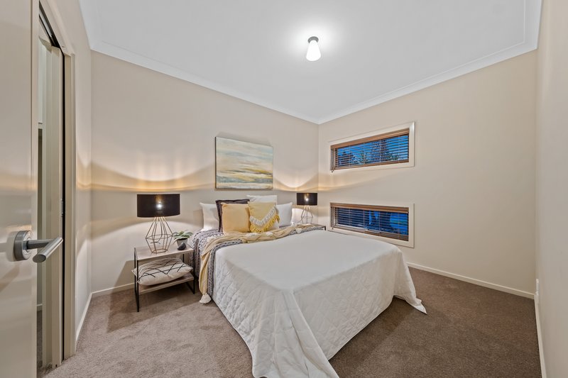 Photo - 5 Sinclair Walk, Pakenham VIC 3810 - Image 6